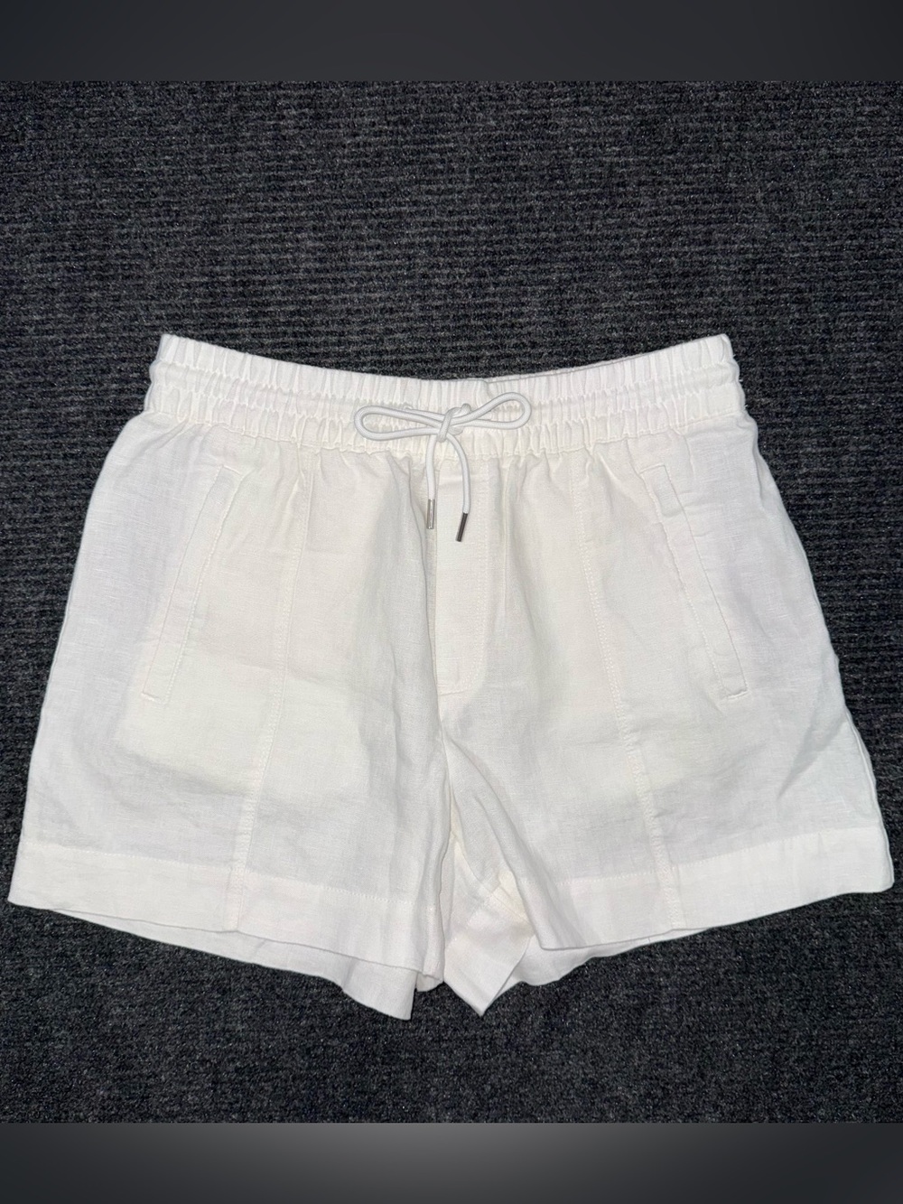 Athleta NWOT Retreat 100% Linen Mid Rise 4" Shorts White Sz Small Beach Travel